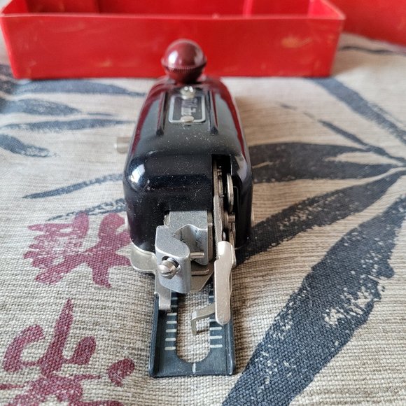 Vintage White Magic Key Buttonholer - Picture 12 of 16